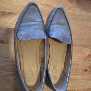 Grey pointed toe flats